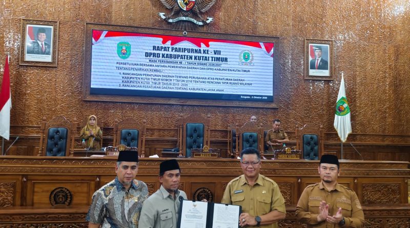 Pemkab Kutim dan DPRD Setujui Penarikan Dua Raperda untuk Disesuaikan dengan Regulasi Terbaru Pemkab Kutim dan DPRD Setujui Penarikan Dua Raperda untuk Disesuaikan dengan Regulasi Terbaru